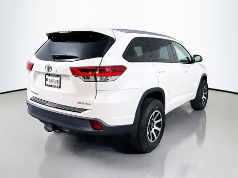 Used 2017 Toyota Highlander XLE AWD/4WD image 5
