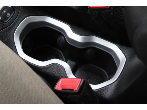 Used 2017 Jeep Renegade Latitude image 28