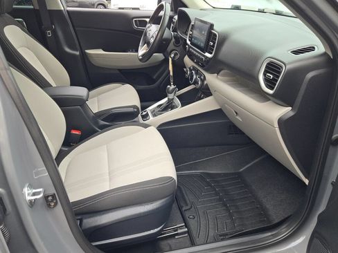 Used 2023 Hyundai Venue SEL FWD image 14