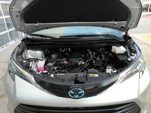 Used 2024 Toyota Sienna XLE image 55
