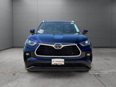 Used 2022 Toyota Highlander XLE AWD/4WD image 8