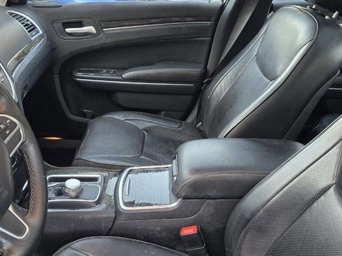 Used 2017 Chrysler 300 C image 19