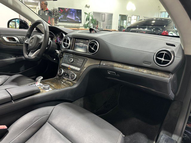 Used 2017 Mercedes-Benz SL 450 w/ Premium I Package image 34