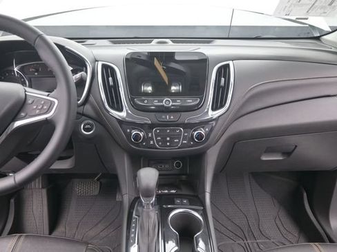 Used 2023 Chevrolet Equinox Premier AWD/4WD image 23
