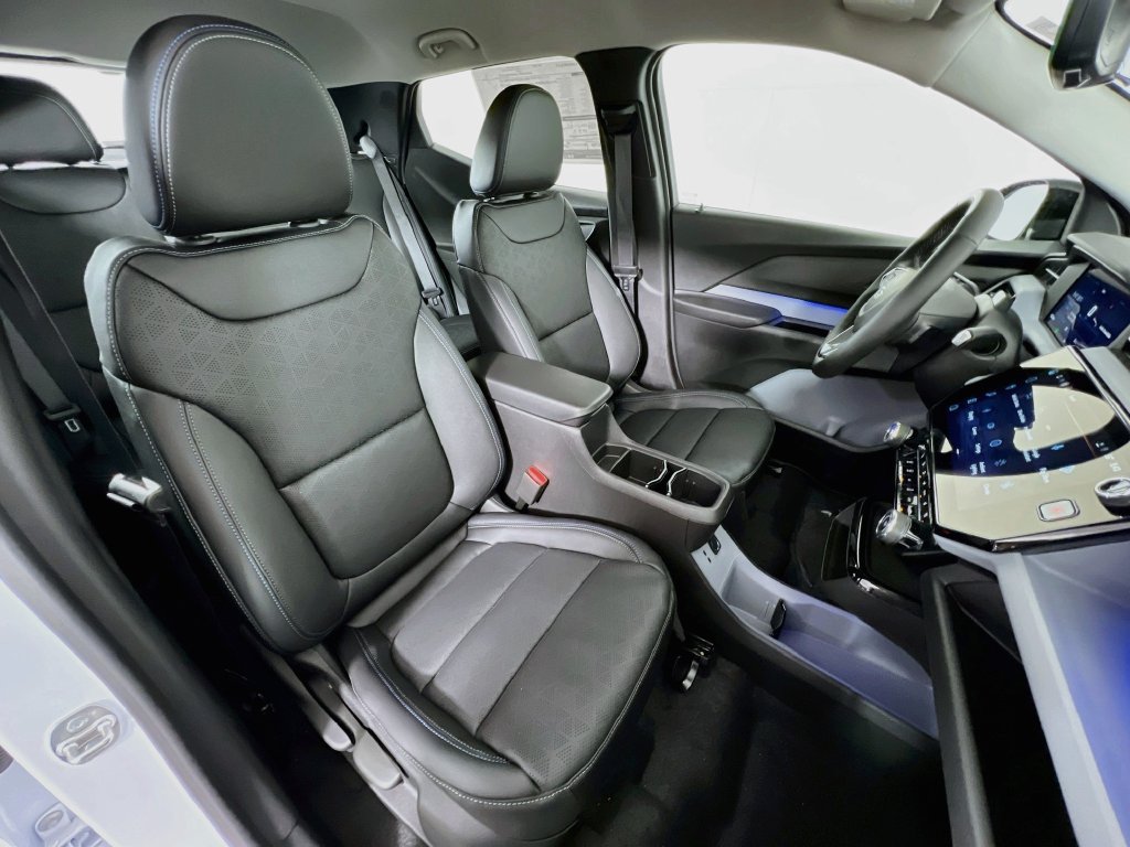 New 2027 Chevrolet Bolt LT w/ Super Cruise Package FWD image 27