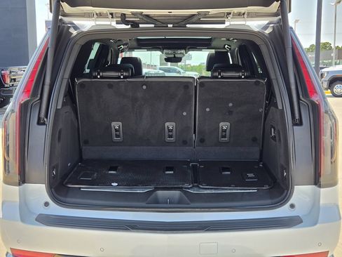 Used 2023 Cadillac Escalade Premium Luxury w/ LPO, Floor Liner Package AWD/4WD image 19