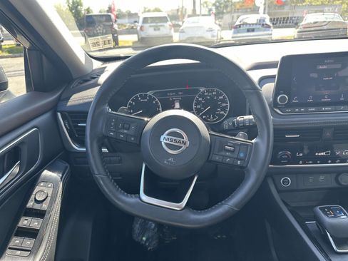 Used 2021 Nissan Rogue SV w/ Premium Package image 13