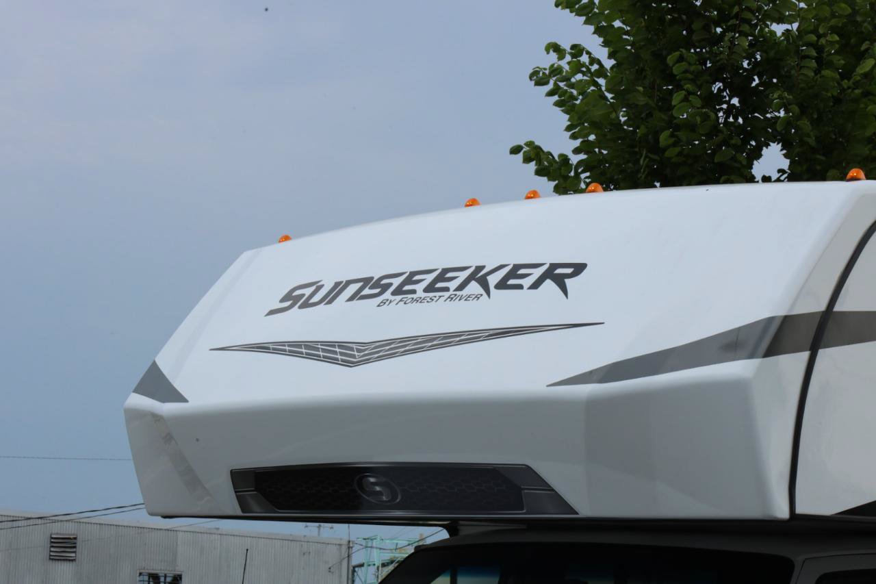 Used 2022 Ford E-450 and Econoline 450 Super Duty w/ Motorhome Prep Package RWD image 7