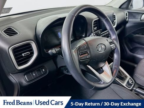 Used 2023 Hyundai Venue SEL image 11