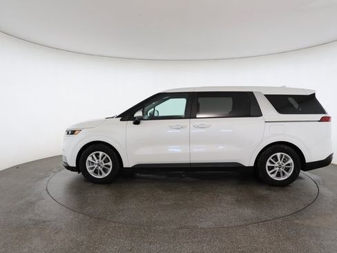 Used 2024 Kia Carnival LX image 6