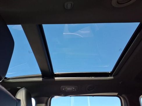 New 2026 Chrysler Pacifica Select w/ S Appearance Package image 14