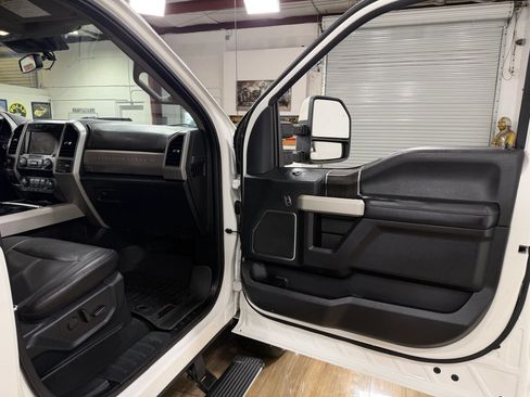 Used 2021 Ford F350 Lariat w/ Lariat Ultimate Package AWD/4WD image 18