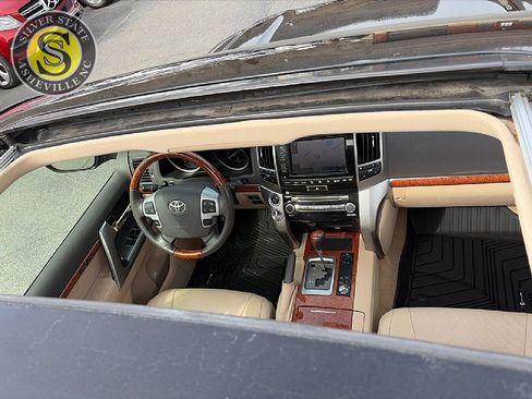 Used 2013 Toyota Land Cruiser image 34