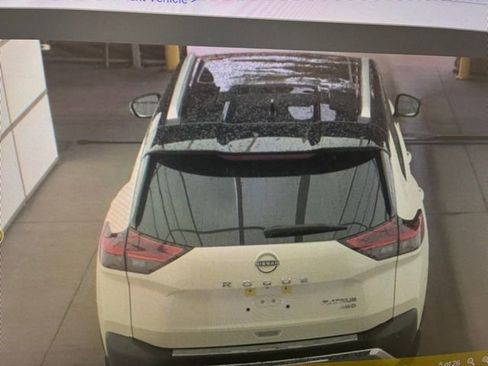 Used 2023 Nissan Rogue Platinum w/ Platinum Premium Package image 3