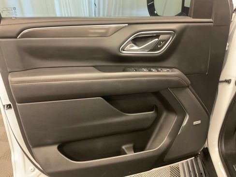 Used 2024 GMC Yukon XL AT4 w/ AT4 Premium Package AWD/4WD image 16