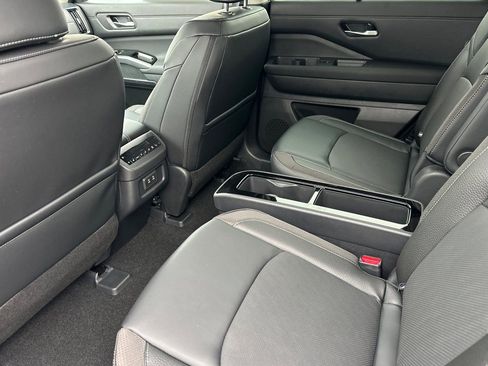 New 2026 Nissan Pathfinder SL image 14