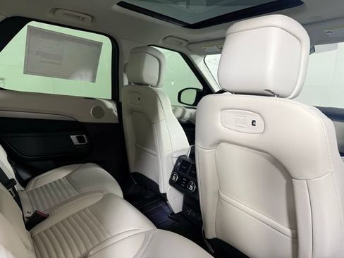 Used 2025 Land Rover Discovery Dynamic SE AWD/4WD image 33