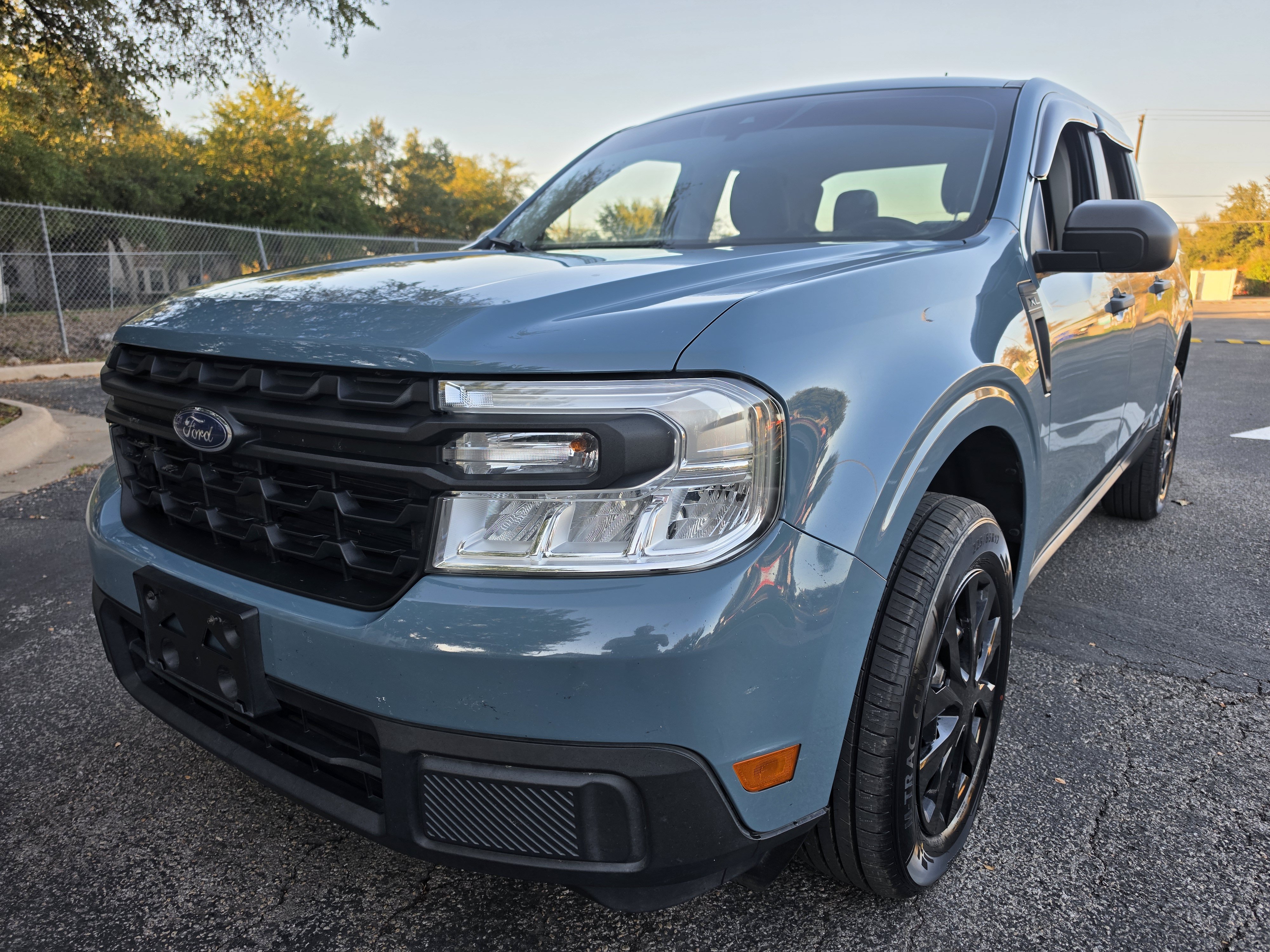 Used 2022 Ford Maverick XL FWD image 3