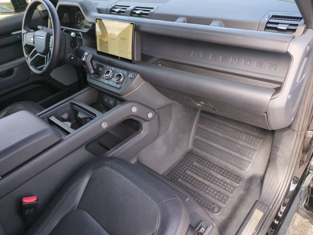 Used 2024 Land Rover Defender 130 X-Dynamic SE AWD/4WD image 19