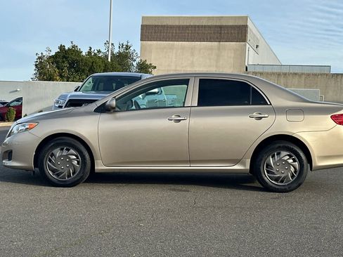 Used 2010 Toyota Corolla LE image 9
