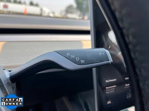 Used 2022 Tesla Model Y Performance AWD/4WD image 16