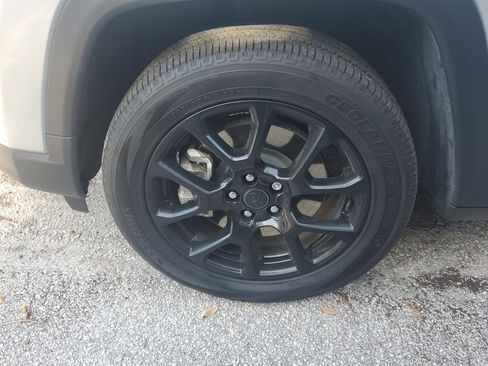 Used 2025 Jeep Compass Latitude w/ Altitude Special Edition image 4