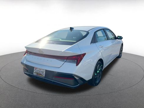 Used 2025 Hyundai Elantra SEL image 9
