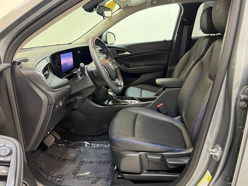 Used 2025 Buick Encore GX Sport Touring FWD image 15