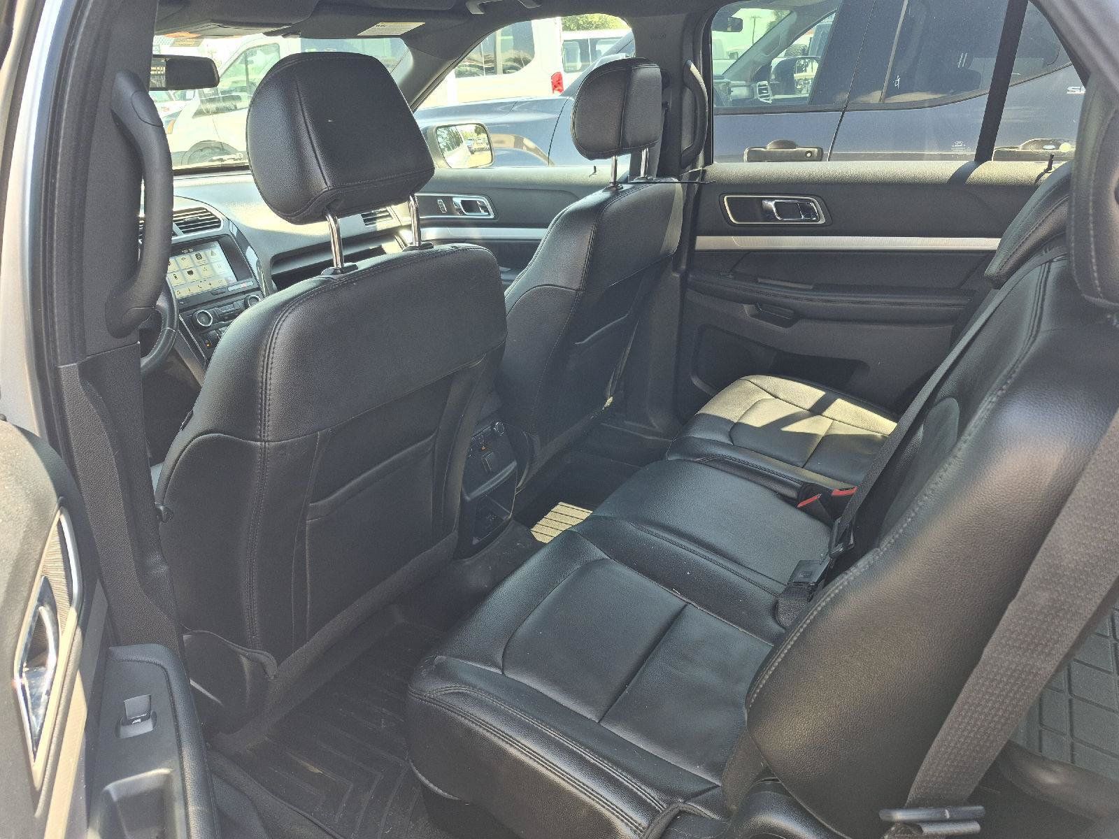 Used 2017 Ford Explorer XLT w/ Equipment Group 202A FWD image 9