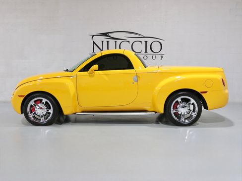 Used 2005 Chevrolet SSR w/ Preferred Equipment Group image 11