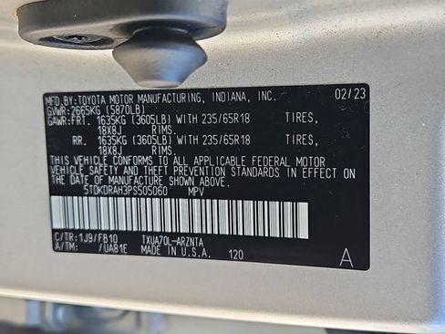 Used 2023 Toyota Highlander LE FWD image 33