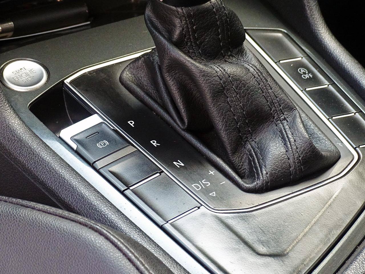 Used 2020 Volkswagen Tiguan SE w/ Panoramic Sunroof Package FWD image 22