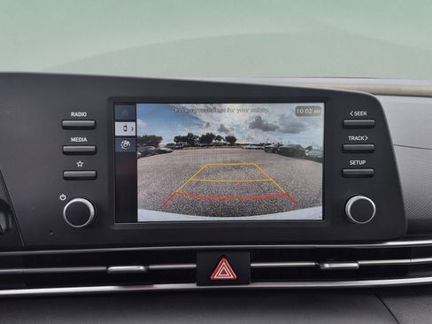 Certified 2025 Hyundai Elantra SE FWD image 22
