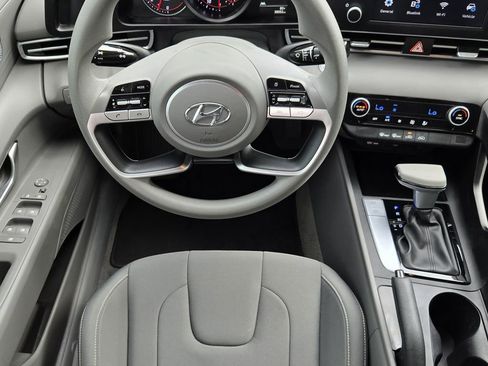 Used 2023 Hyundai Elantra SEL image 11