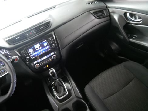 Used 2019 Nissan Rogue SV w/ Premium Package AWD/4WD image 11