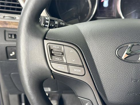 Used 2017 Hyundai Santa Fe SE Ultimate image 17