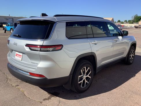 Used 2025 Jeep Grand Cherokee L Limited w/ Trailer Tow Package AWD/4WD image 5