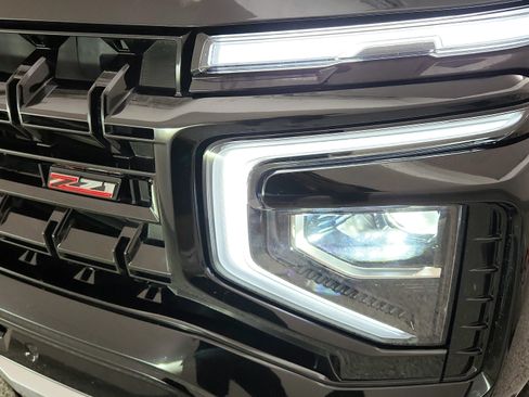 Used 2025 Chevrolet Suburban Z71 AWD/4WD image 39