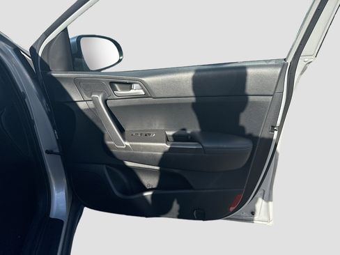 Used 2020 Kia Sportage LX image 31