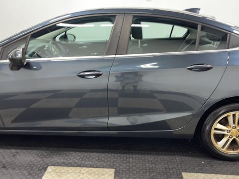Used 2017 Chevrolet Cruze LT FWD image 12
