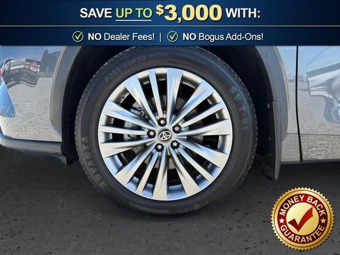 Used 2024 Toyota Highlander Platinum image 13