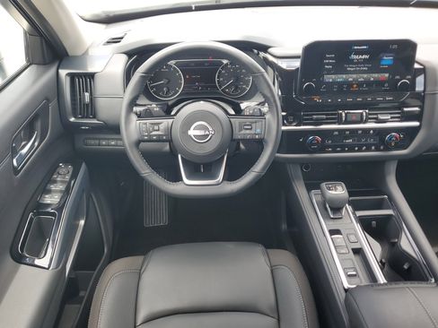 Certified 2025 Nissan Pathfinder SL image 21