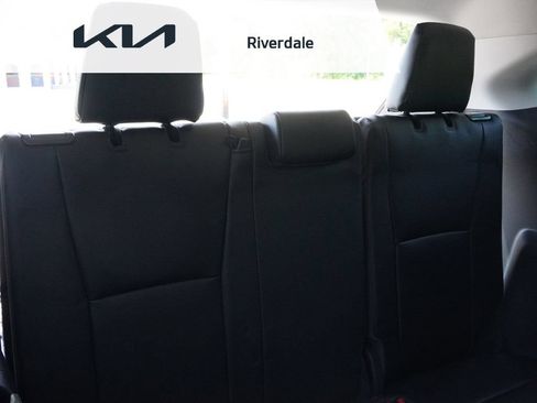 Used 2023 Toyota Highlander XLE AWD/4WD image 39