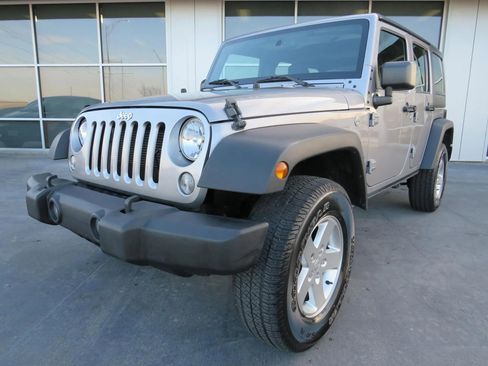 Used 2018 Jeep Wrangler Unlimited Sport image 3