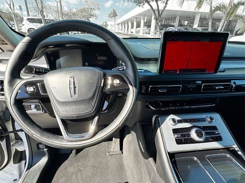 Used 2023 Lincoln Aviator 2WD image 12