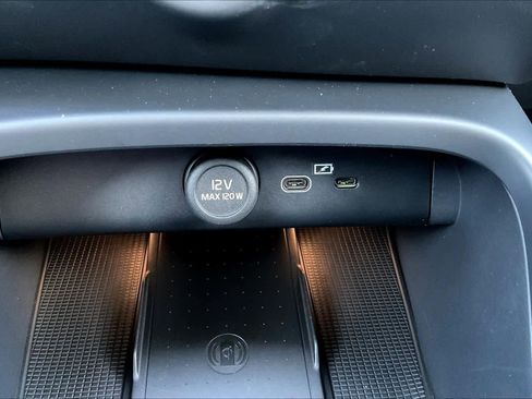 New 2026 Volvo XC40 B5 Core w/ Climate Package image 23