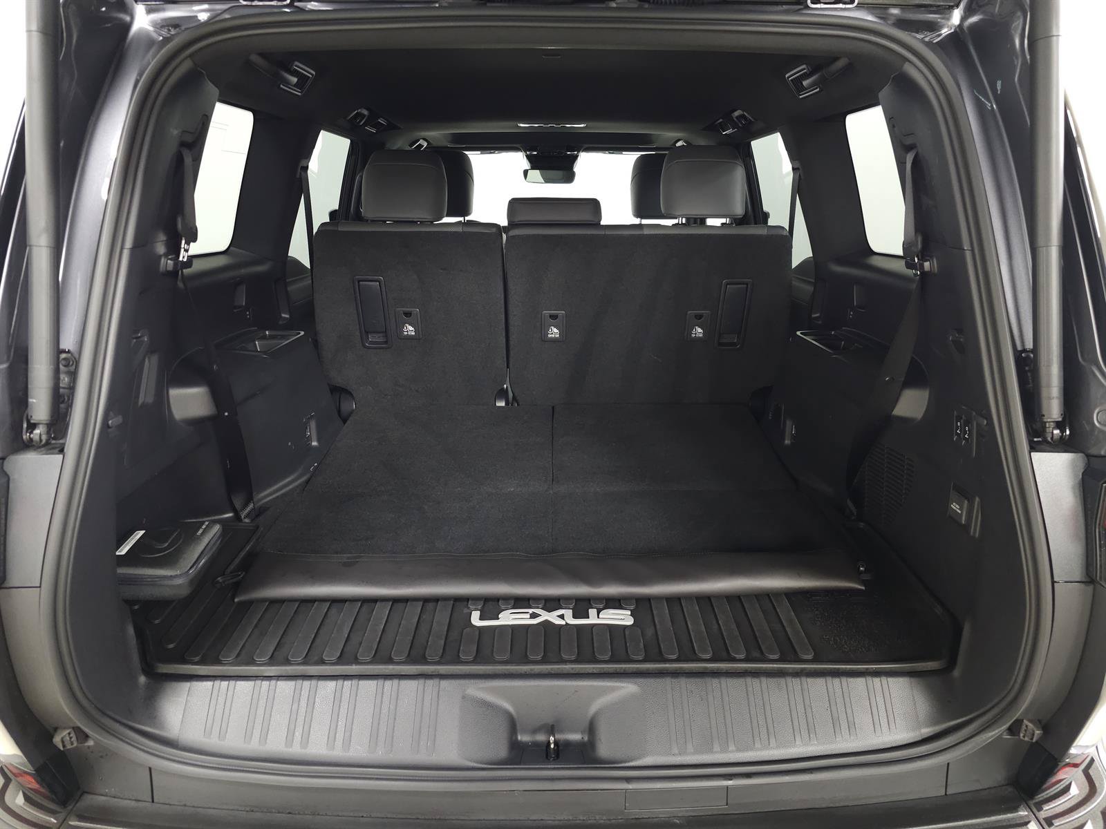 Used 2024 Lexus GX 550 w/ Cold Area Package AWD/4WD image 8