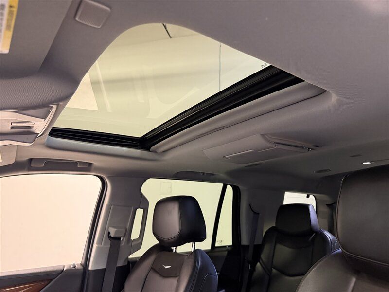 Used 2018 Cadillac Escalade Luxury AWD/4WD image 29