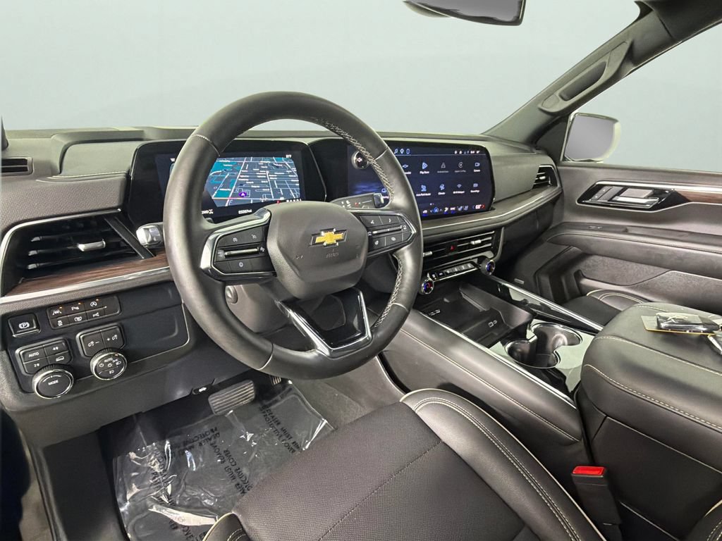 Used 2026 Chevrolet Suburban Premier AWD/4WD image 18