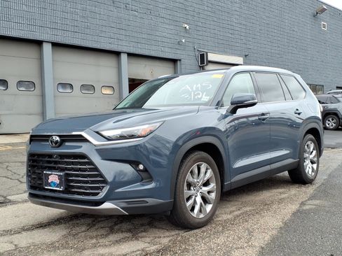 Used 2024 Toyota Grand Highlander Platinum image 3